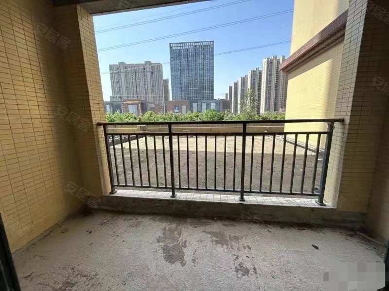 沔街旁，城南好地段，毛坯3房， ​带超大大大大露台 ，证满二