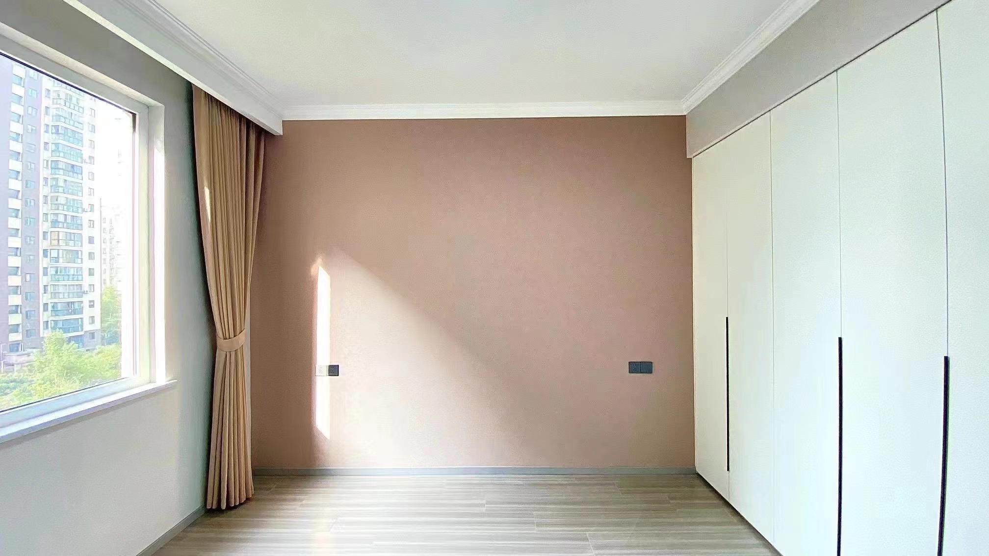 赞板子，全新装修3房，门口仙桃晓学，小高层边户，一梯两户，采光好，中间楼层