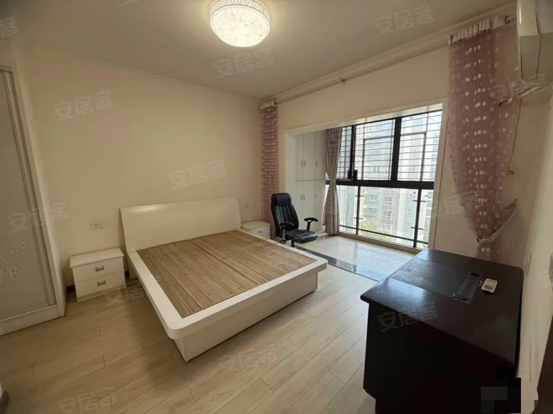 吾悦旁，单价4600，双阳台，东边户，电梯小高层，精装三房，新三中大门口，