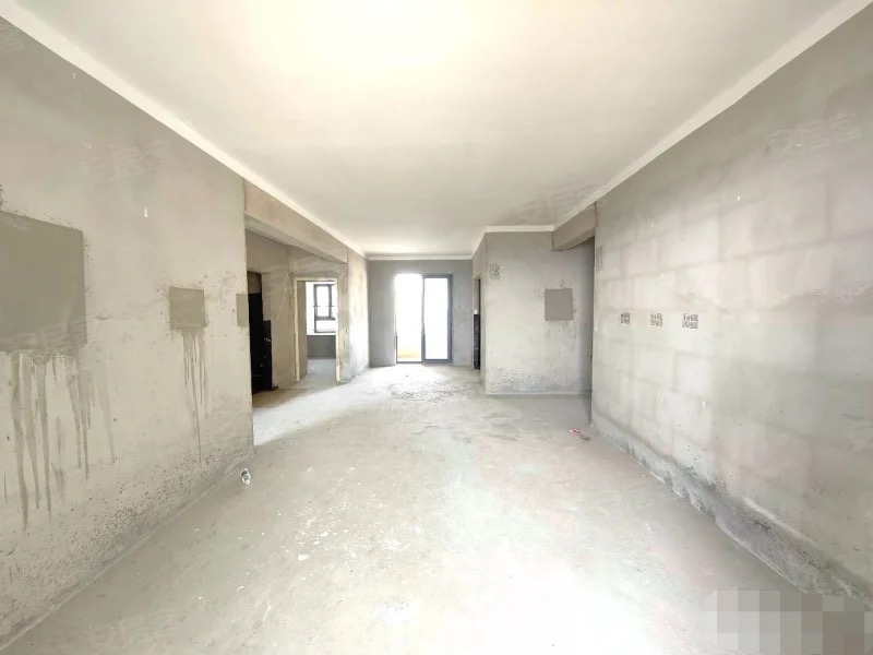 城南，次新小区森林国际翡冷翠，边户，毛坯3房2卫，证满二，电梯好楼层