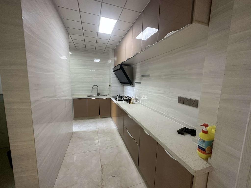 城南，元泰未来城A区，精装三房，电梯好楼层，全屋暖气片，证满二，下楼新三中