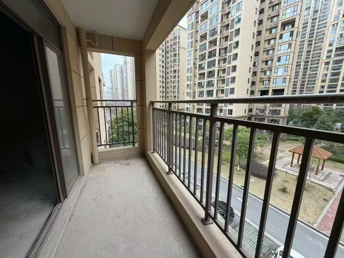 城南 ,沔阳清华园，电梯小高层，边户双阳台，证满二，一口价56.5