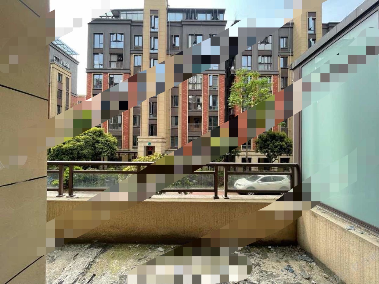 香格里拉，电梯洋房，上下两层接近200平，复式楼+超大院子+大露台+车库，