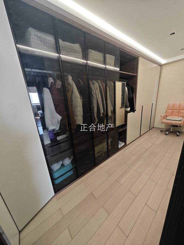 御台公馆245平5房豪装好楼层满五