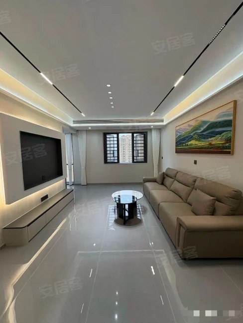 急售，城西，锦绣江山，中间好楼层，全新装修，证满二