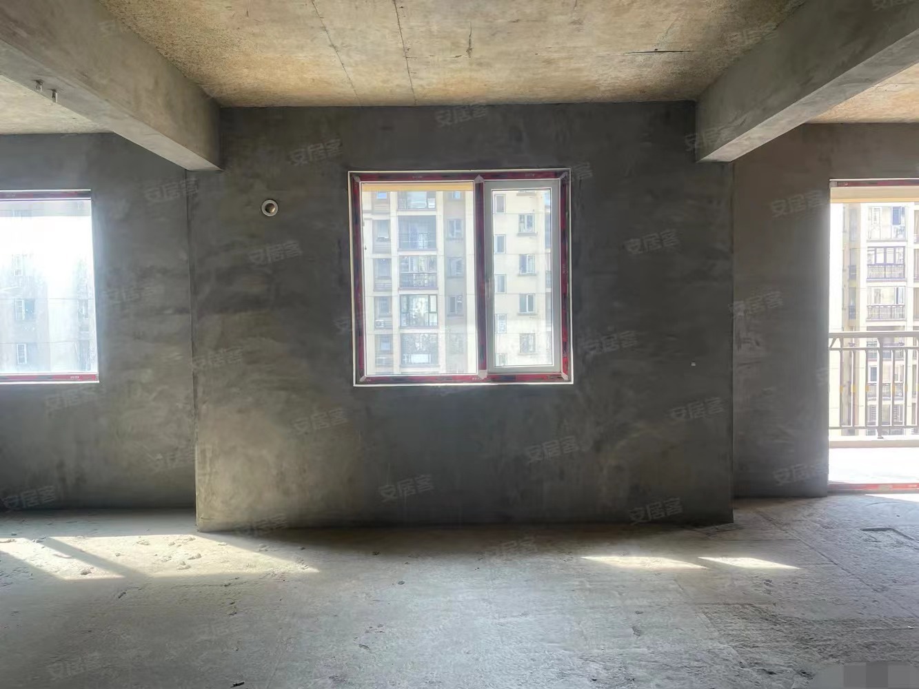 3，锦绣江山瑞园，电梯花园洋房，带车位一起，中间楼层，房东诚心出售，南北双阳台