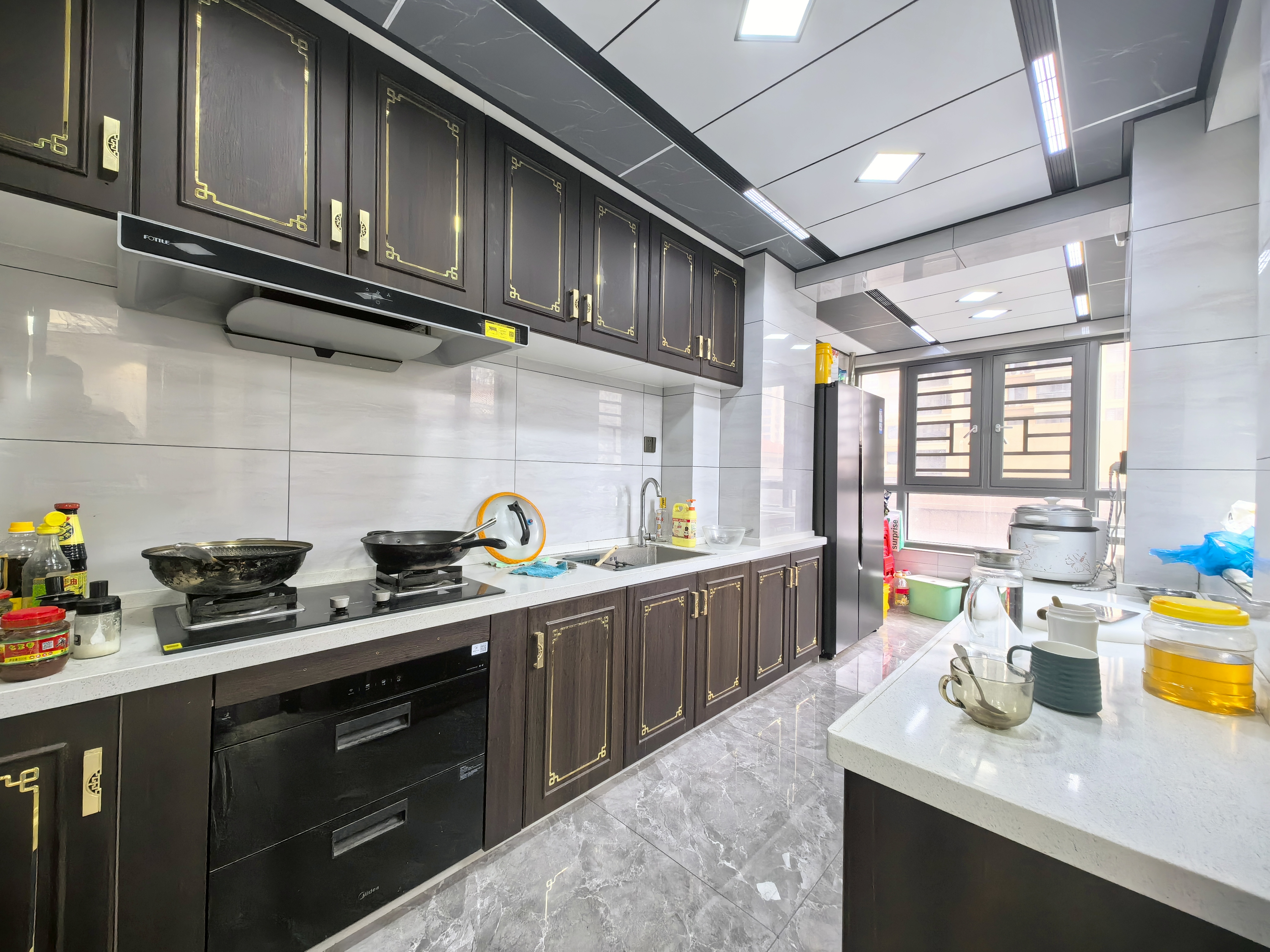 荣怀极地世家.电梯小高层一梯一户.精装四房..证件满二.看房方便