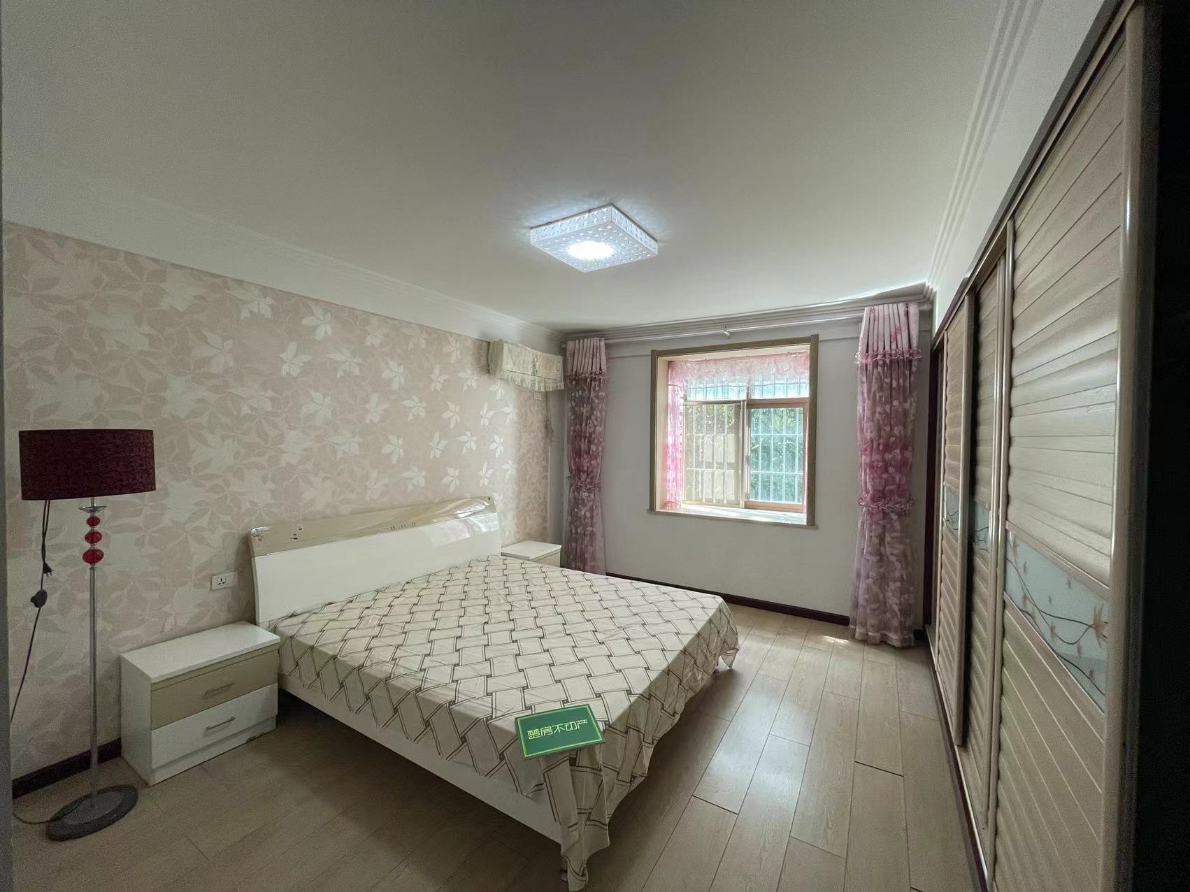 城南，江汉名居，城南步梯二楼，好地段，拎包入住，看房方便