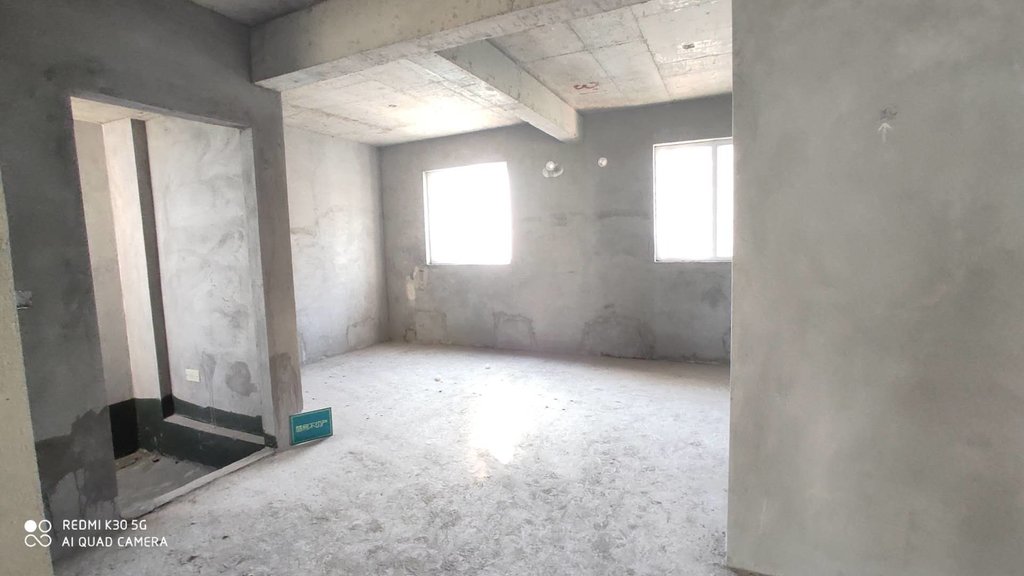 满庭春.毛坯大三房.出门就是學笑.证件满二.看房方便