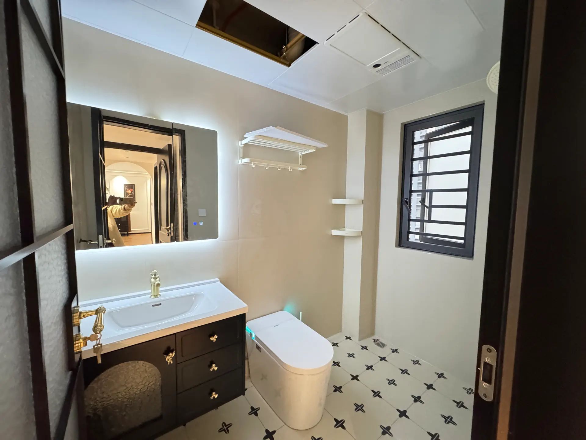 城南，金科，精装三房两卫，三中三小，全新装修，拎包入住！证满二