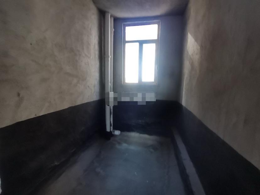 城西妇幼旁，沔阳悦府边户毛坯三房，证件满二，捡漏单价4900还带车位！！速度来！！！