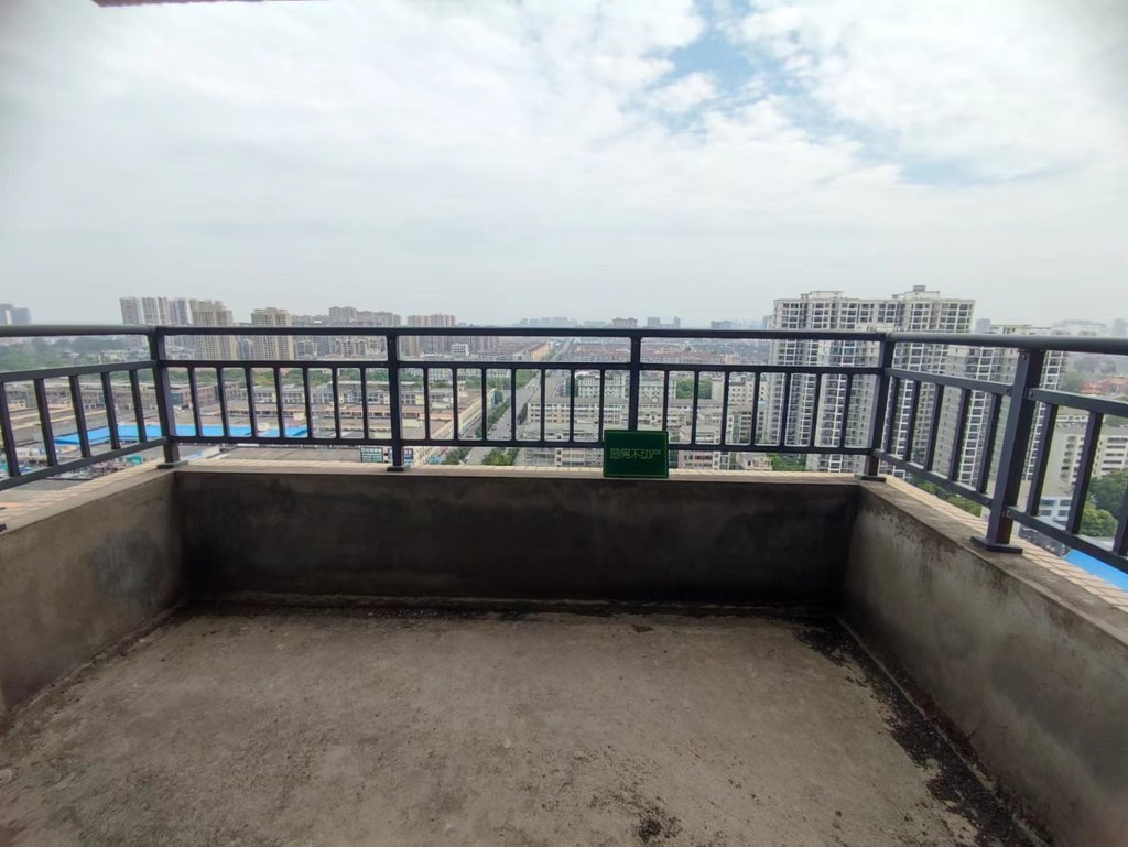 颐和公馆单嘉5300人车分流停车位充足证满2年看房有钥匙