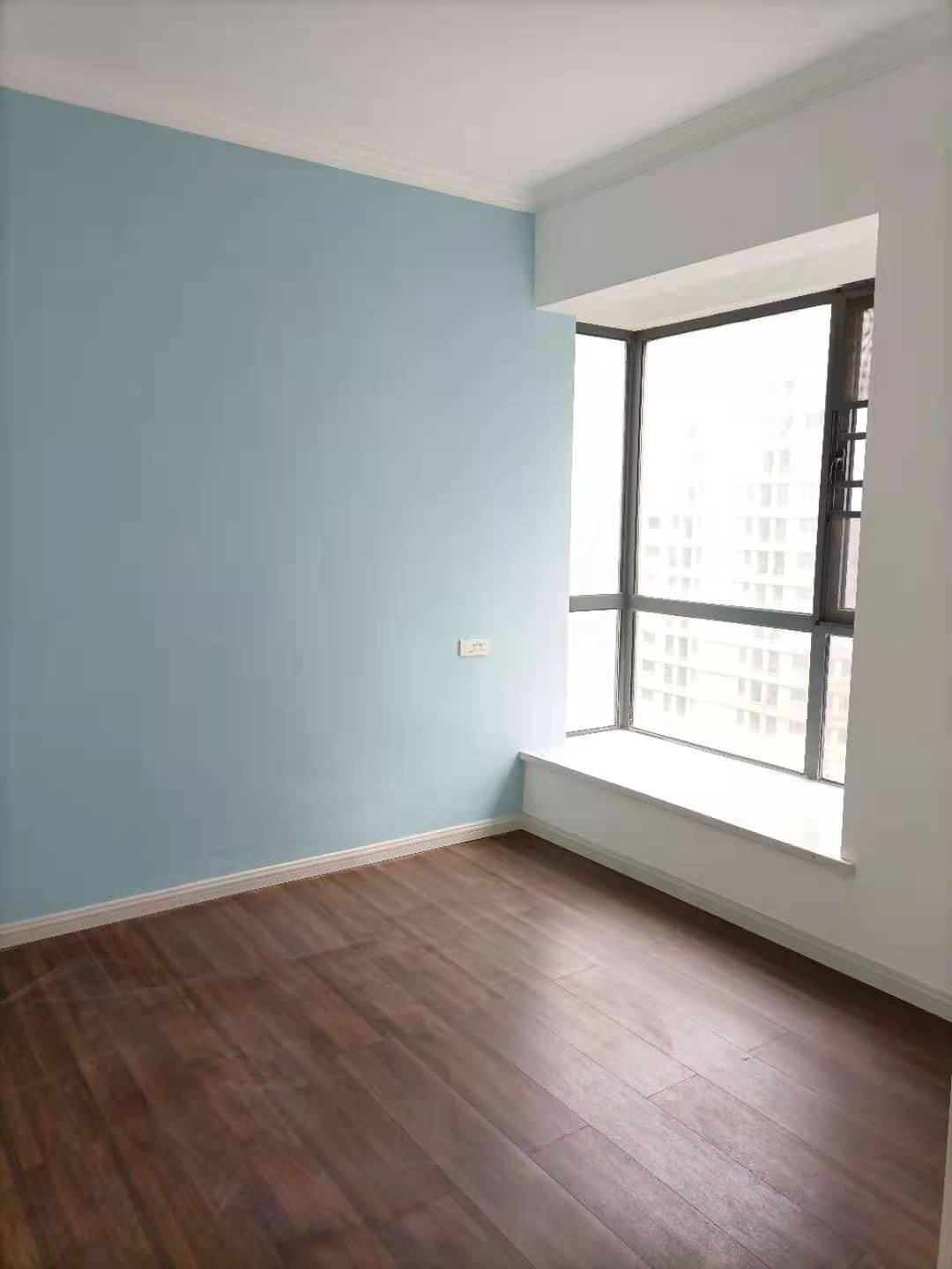 御台公馆证满两年，看房方便。精装修