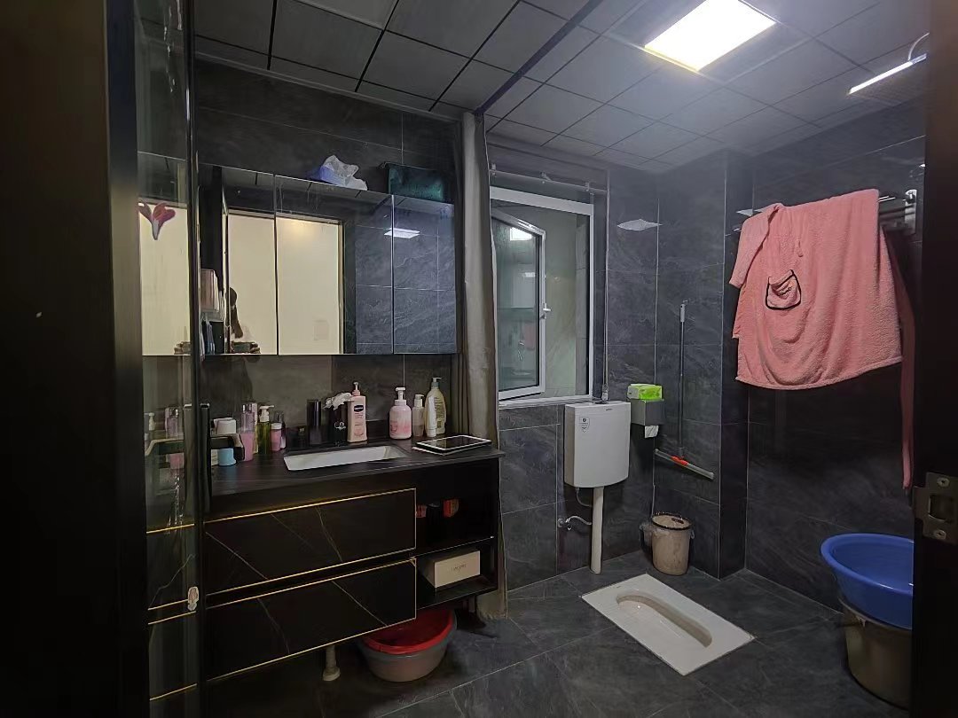 时代天骄.精装三房带车位.证件满二.看房方便