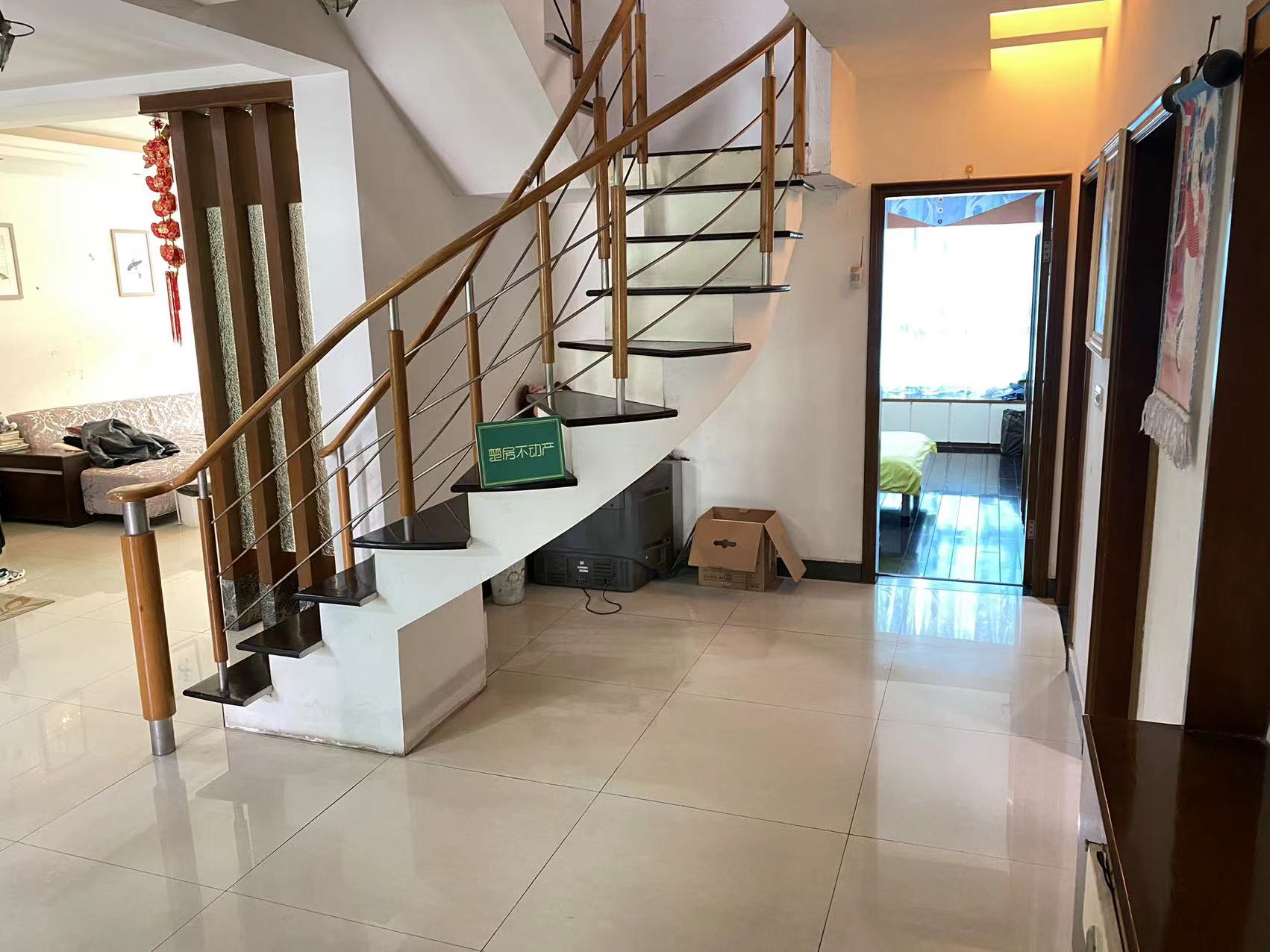 青青家园精装复式，采光视野蛮好，业主诚心出售