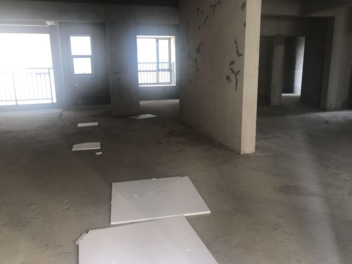 元泰未来城c区毛坯四房超大阳台南北通透户型方正