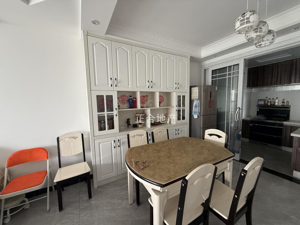 城南，新‮壹城‬号‬五期，​电‮小梯‬高层，精装​3房2厅2卫，中间好楼层，家电全送，证满二