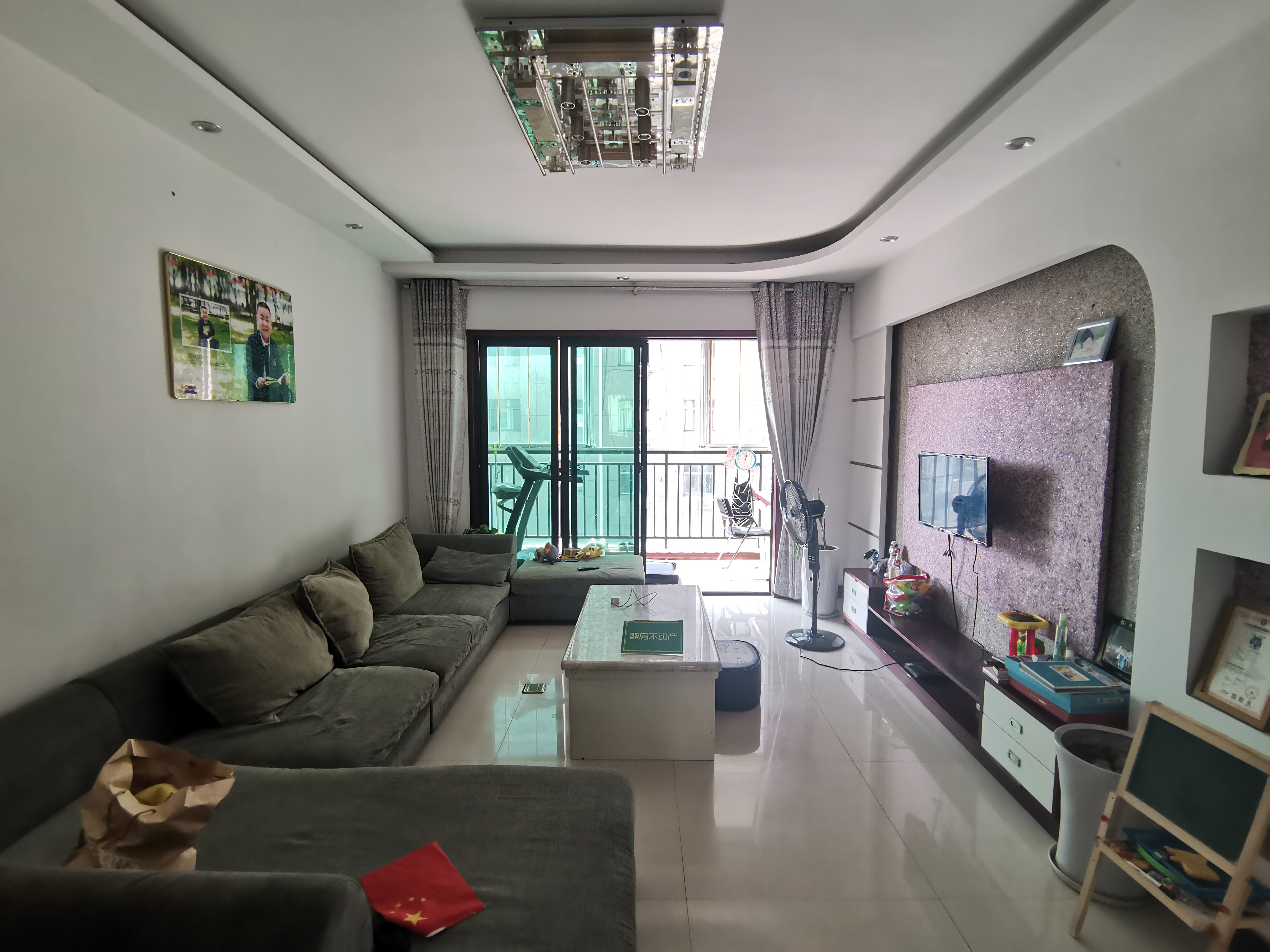 锦绣龙城精装大两房。家具家电齐全领包入住，楼层 好可按揭贷款