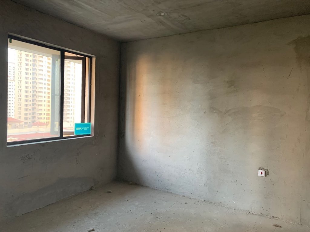 学府园新八中旁毛坯两房 自住均可！