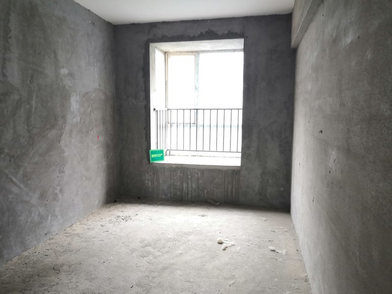 绿地华庭锦城毛坯四房南北通透证件满二看房方便