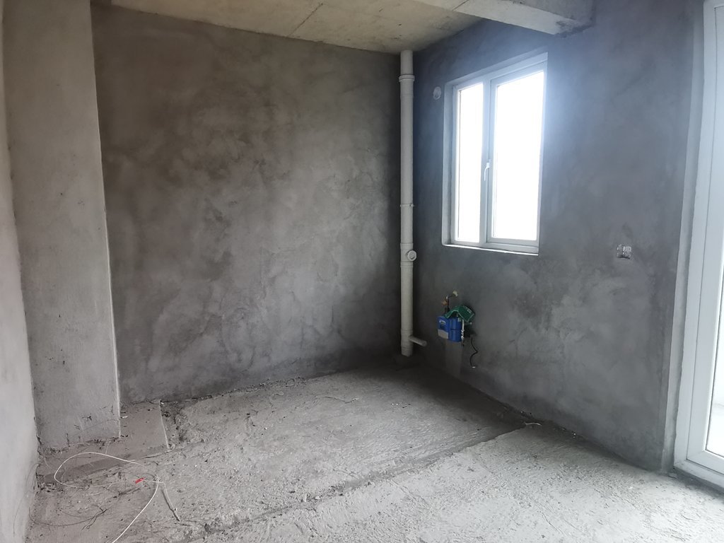 满庭春，毛坯三房，南北通透，户型方正，看房方便，房东诚意出售