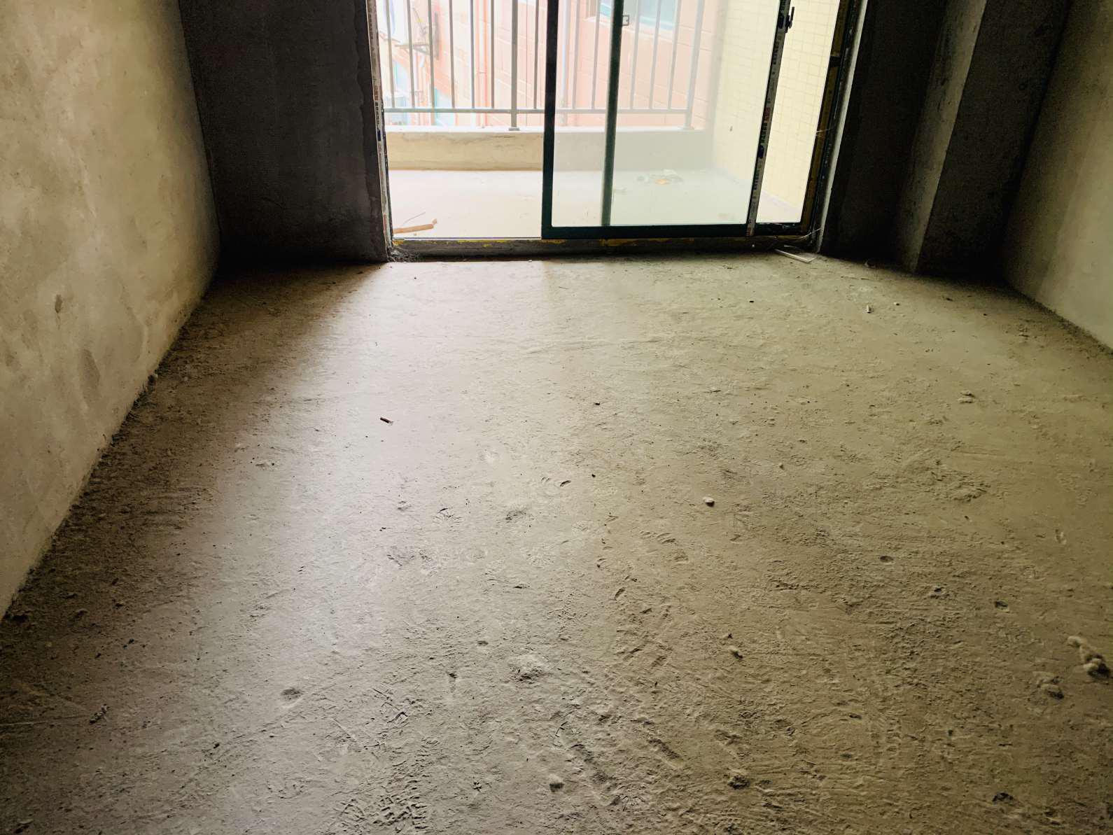 新城壹号五期，毛坯2房，67平，契税已交，不满二年