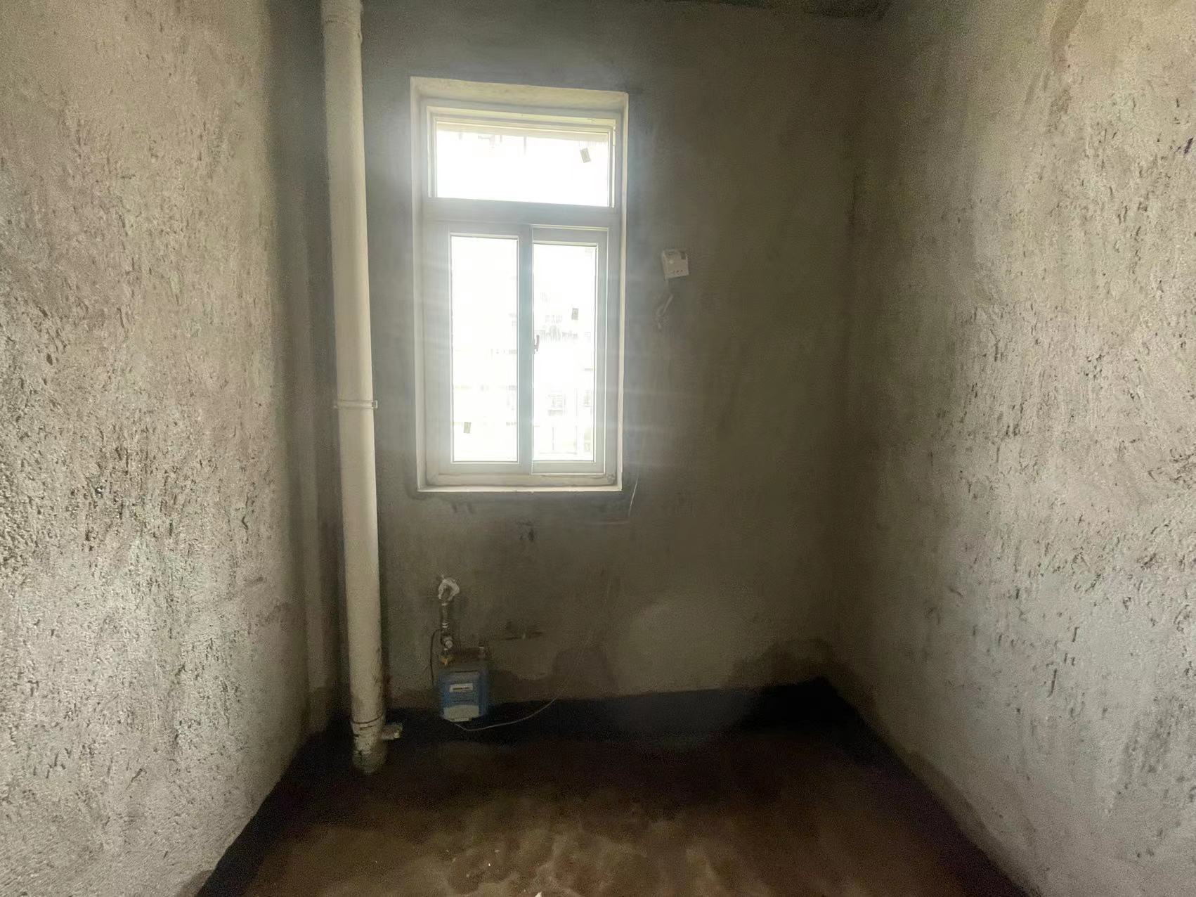 香岸华府，2梯2户电梯房，小区闹中取静，毛坯单价4500，看房方便