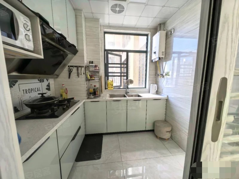 城南，新街，精装三房，9.5成新，证满二，电梯好楼层