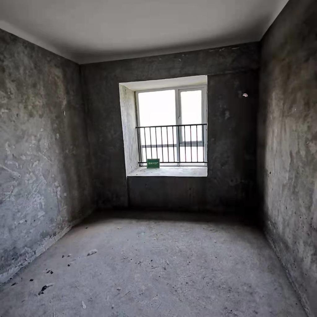 森林国际毛坯4房周边商圈齐全看房方便