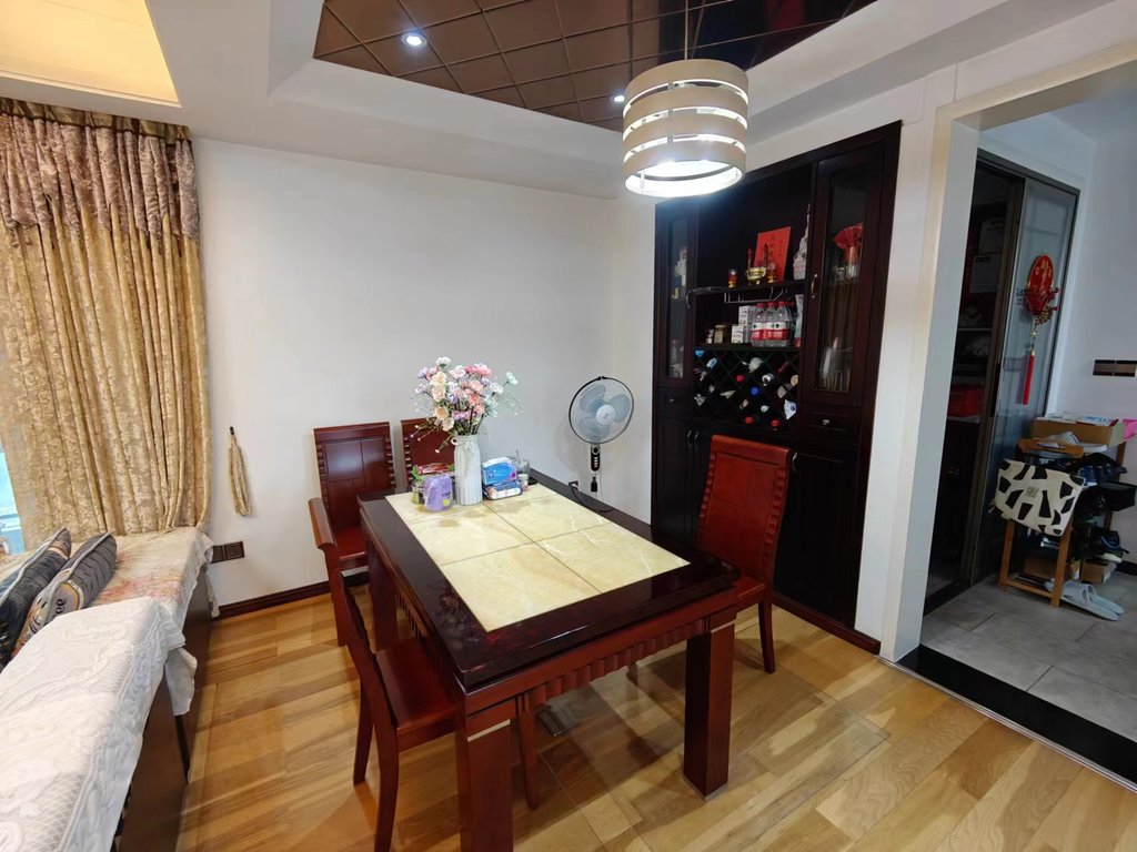 城南福星城精装三房，全屋中央空调，品牌装修，储物间，送子母车位