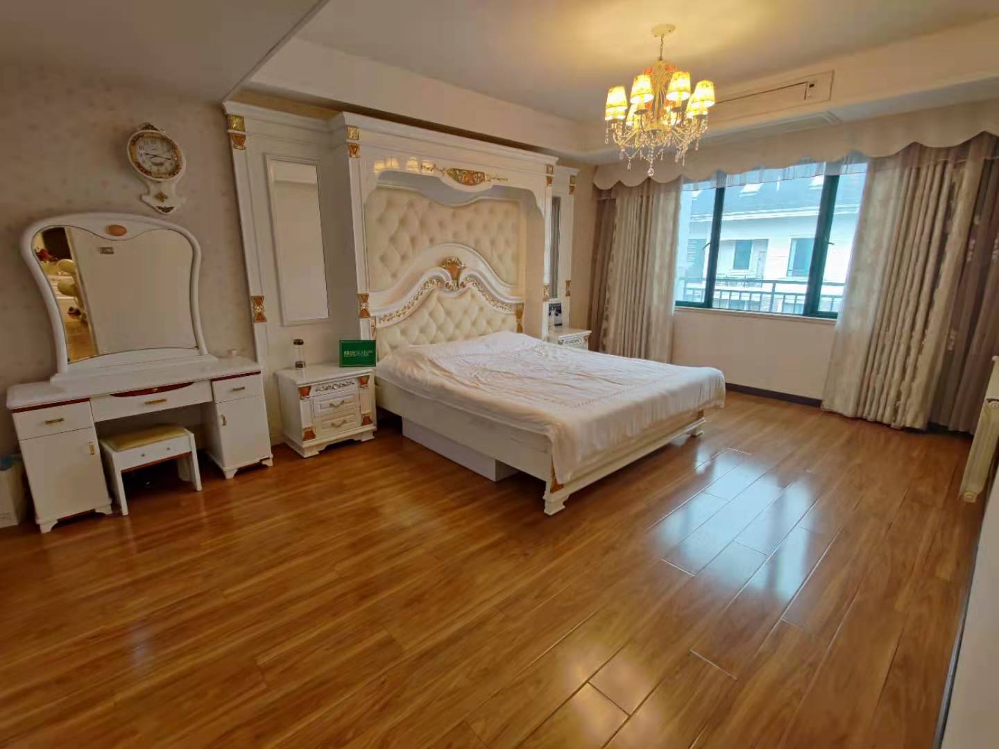 德政金园爱丽舍复式 装修大浴缸桑拿房装修都花了80万捡漏了