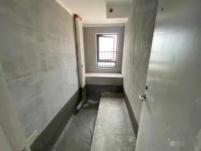 89，亏本出，吾‮广悦‬场，毛坯三房，视‮采野‬光‬好，送车位，南北通透大阳台