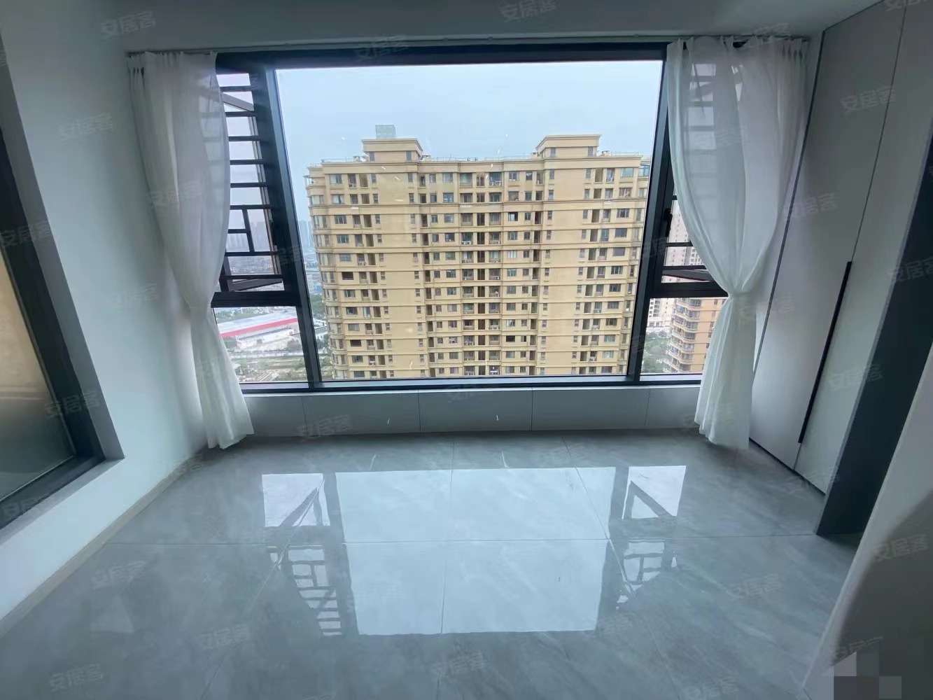 11，业主诚心出售，城南御台公馆，精装边户三房，全新装修，证满二，电梯好楼层