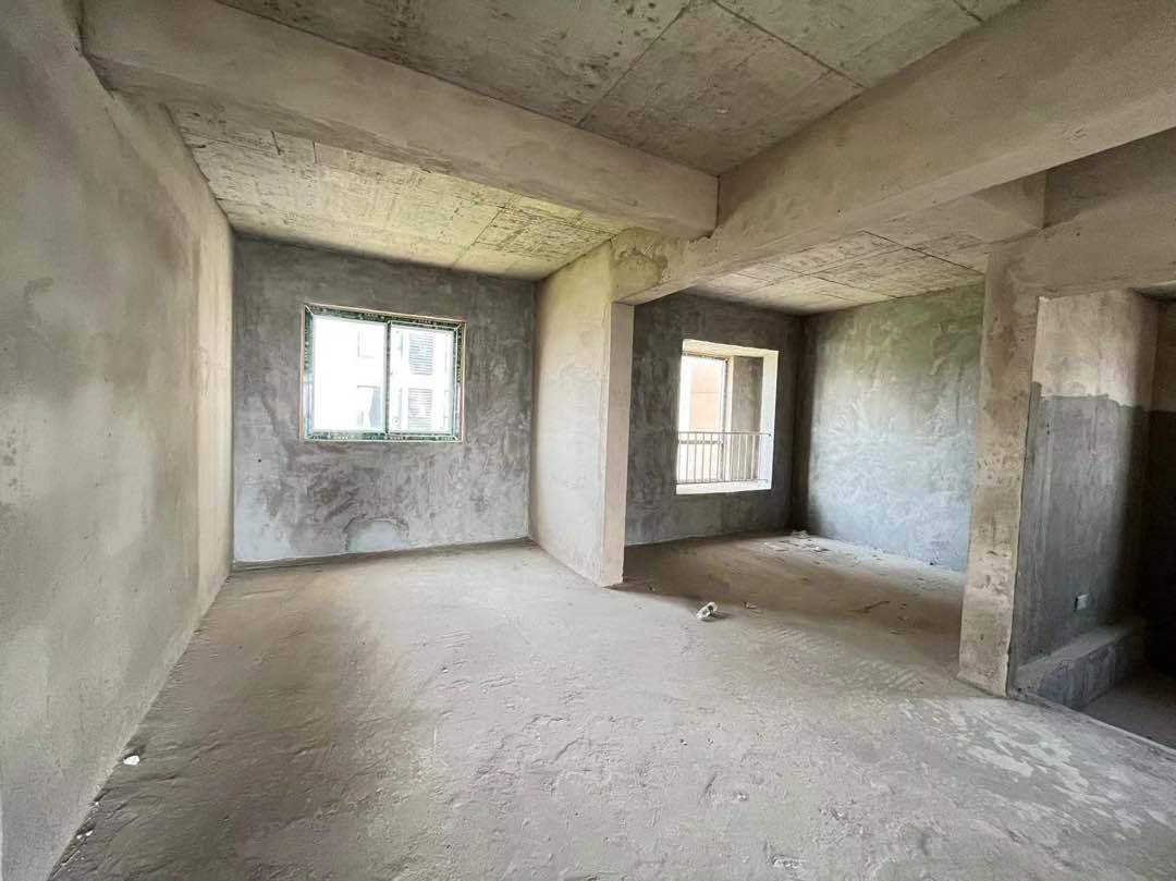 捡漏，单价2800电梯房，好楼层，毛坯4房，好楼层