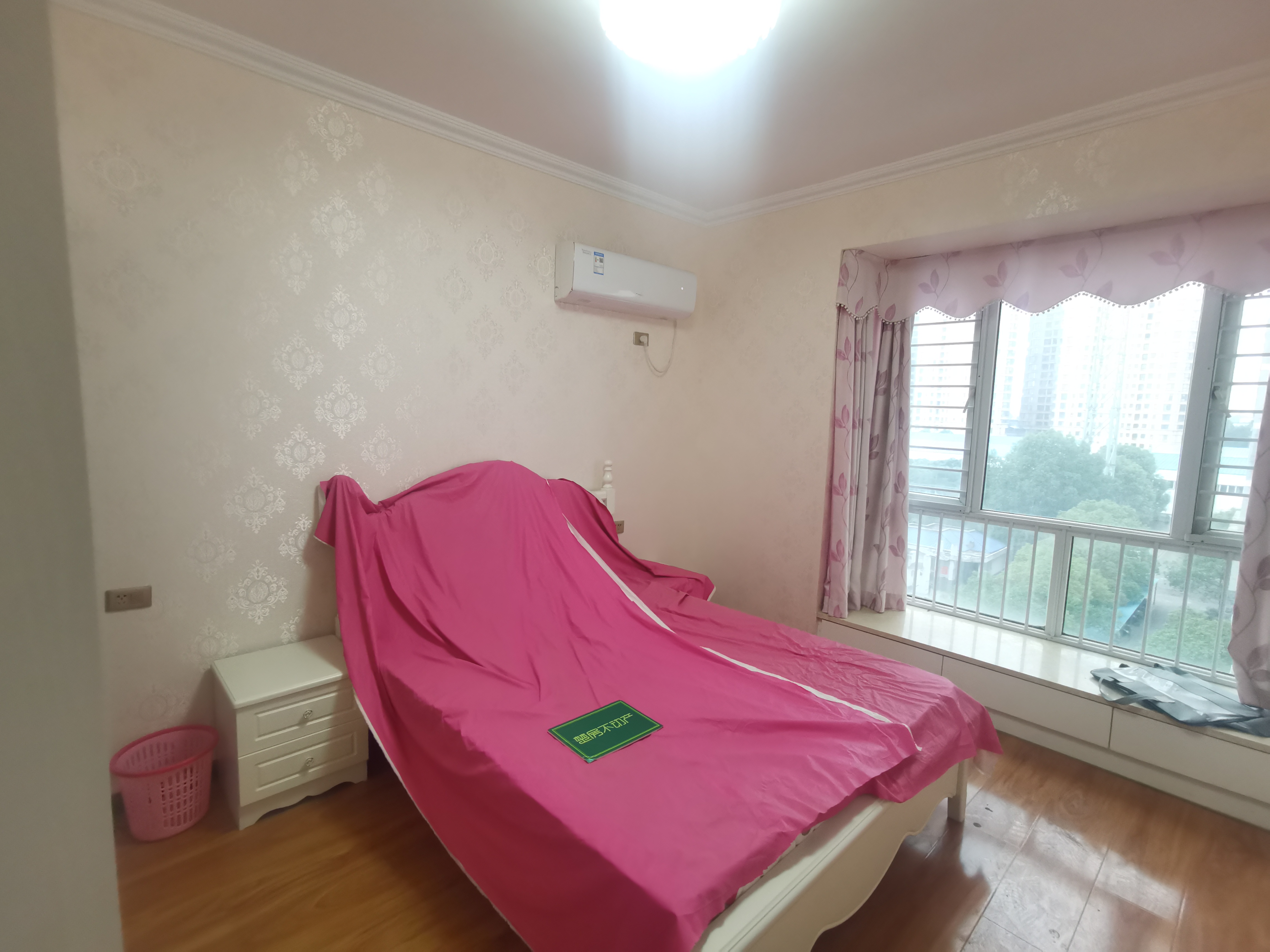 田园国际精装婚房业主急卖看房方便