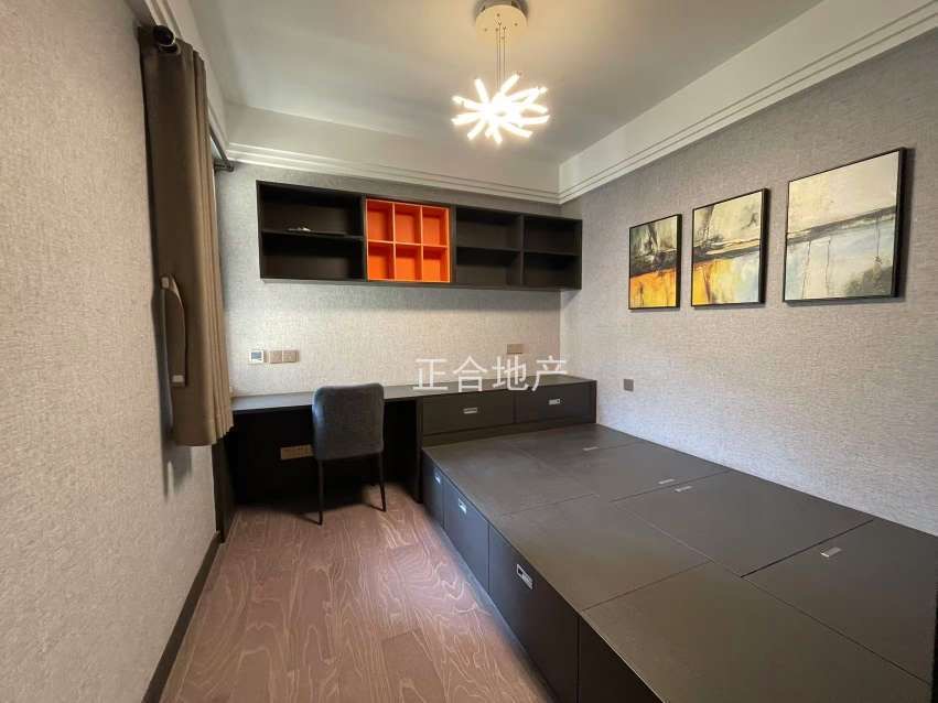 房东诚心出售，新城壹号，精装两房，成色新，电梯好楼层，可谈