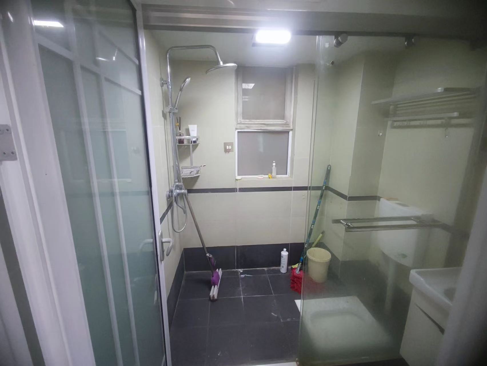 城西，满庭春，精装大两房，电梯好楼层，证满二，诚心出售