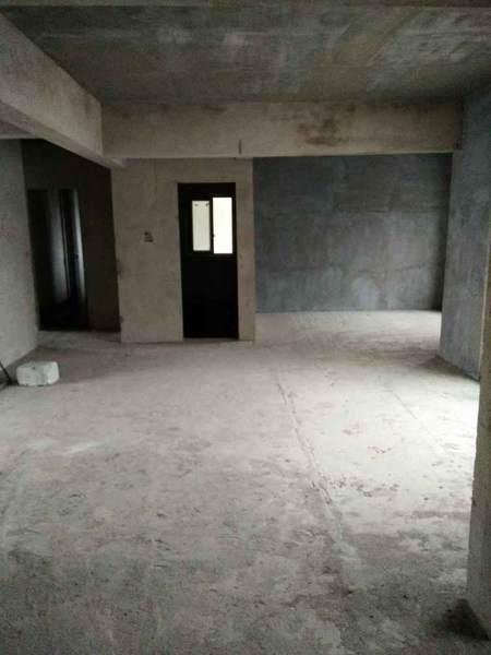 城西电梯好楼层，毛坯三房，紧邻江滩公园