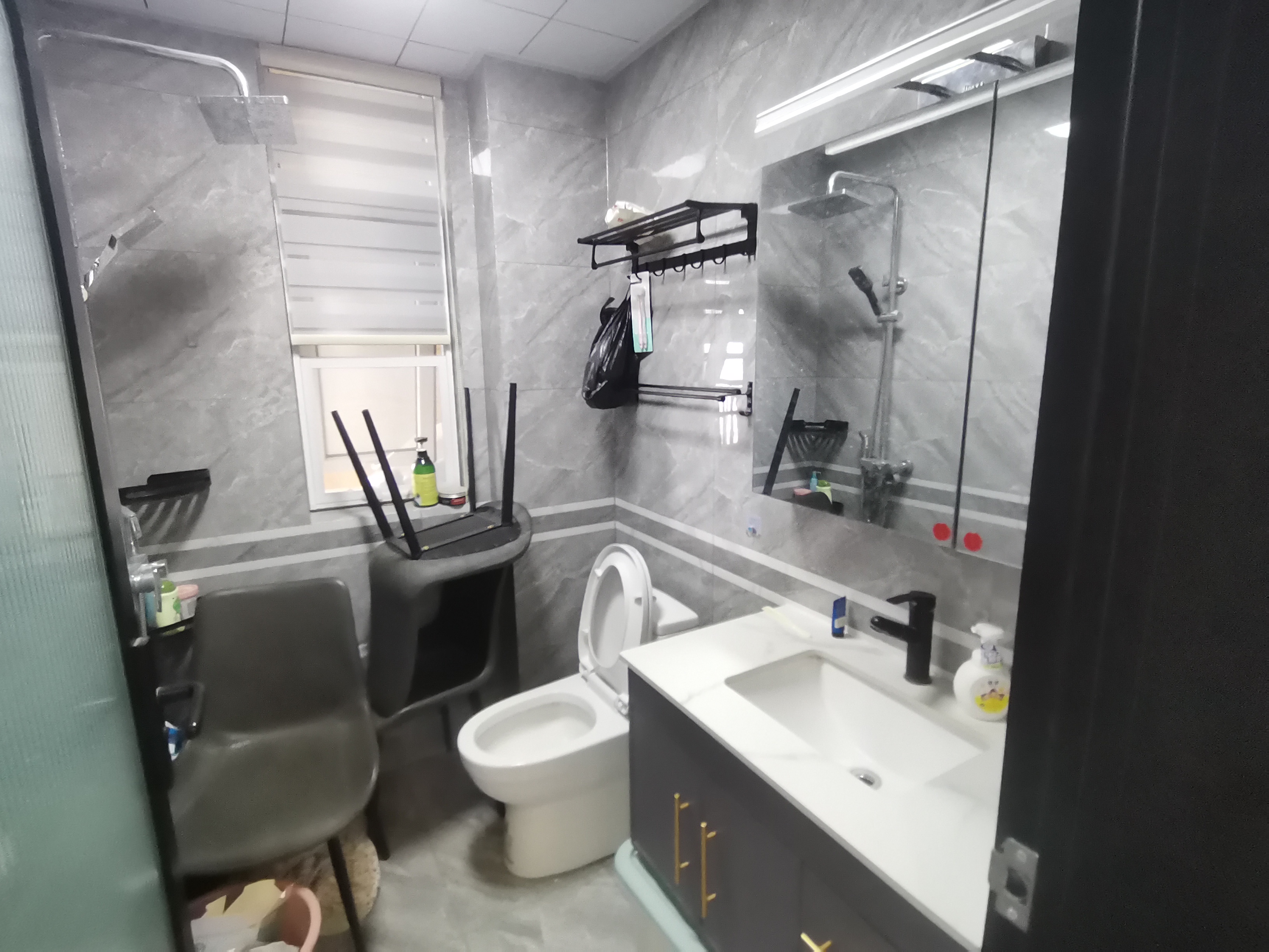 锦绣江山.精装三房两卫.小区环境好.看房方便