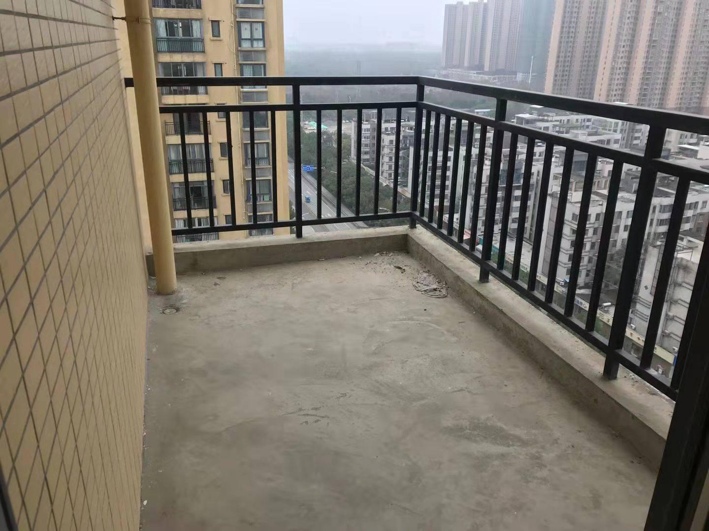 送露台，入户花园，满两年