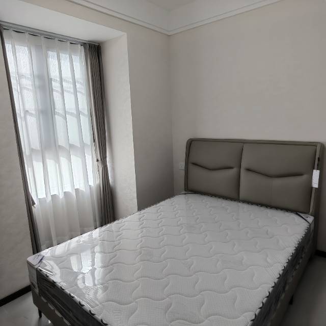 新仙桃中学对面