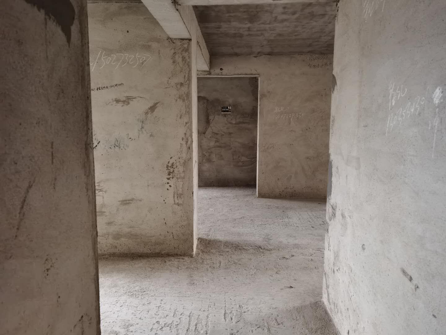 新城壹号毛坯大三房双阳台证满两年有钥匙看房