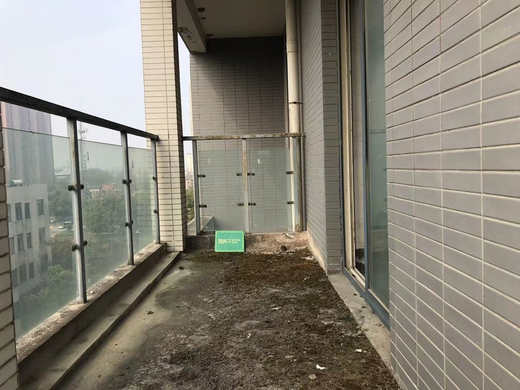 世纪雅园毛坯复式户型方正带一个车位房东诚意出售