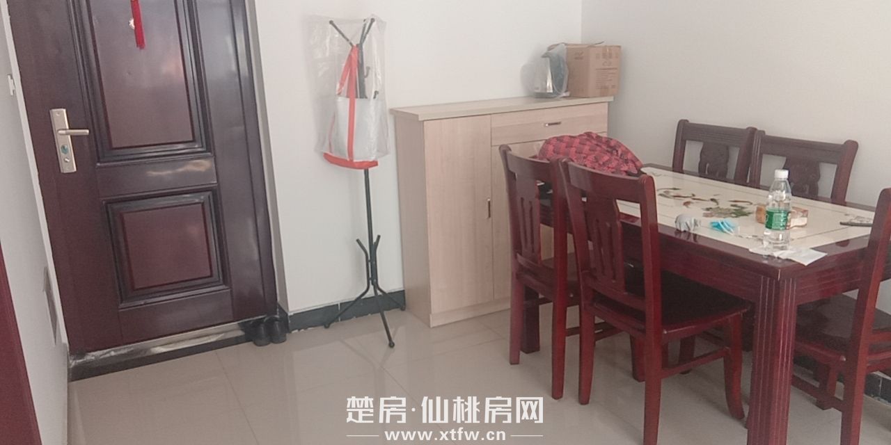 西桥石码头社区附近，精装俩房陪读在合适不过，出门既公交站，交通便利，拎包入住