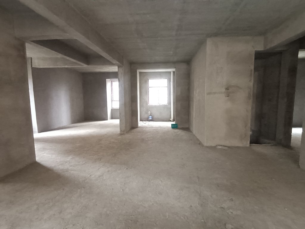 沔阳公馆毛坯四房 南北通透户型方正 看房方便诚心出售