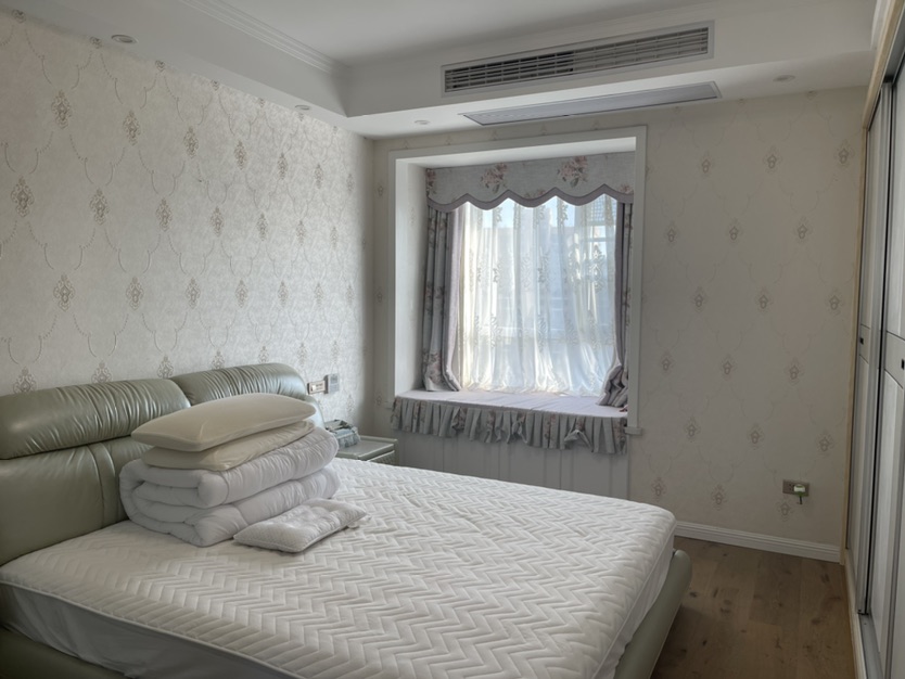 和合国际4期，精装修3室两厅两卫，南北通透，保养好，诚意出售