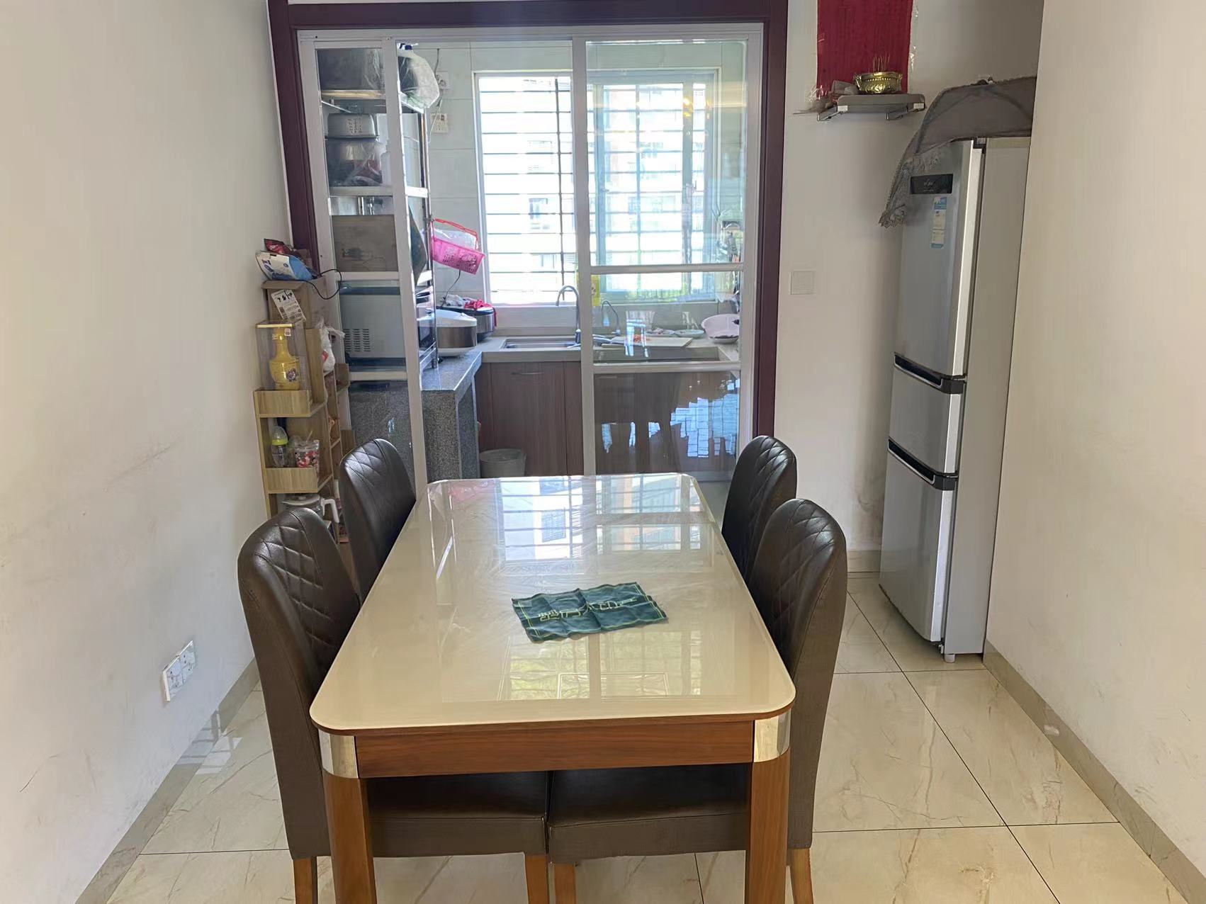 鸿昇现代城精装四房，中间好楼层采光好视野开阔南北通透业主人美心善