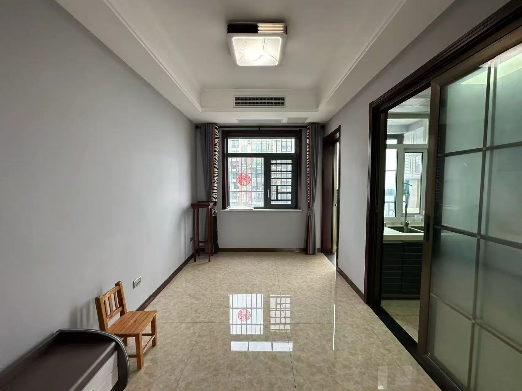 天下城市星座，电梯好楼层25楼，精装三房，一口价39.8万，证满二