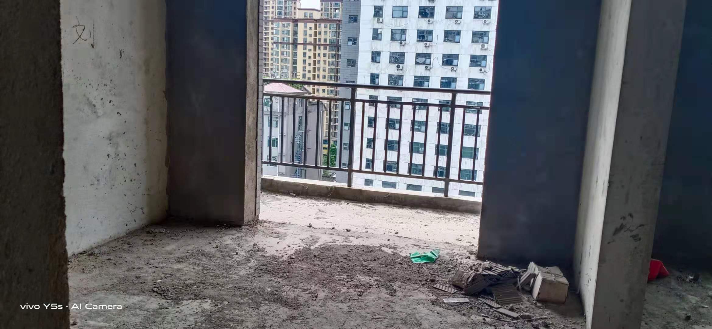 城南江汉星城毛坯大三房，沔阳公园风景一览无遗，诚意出售