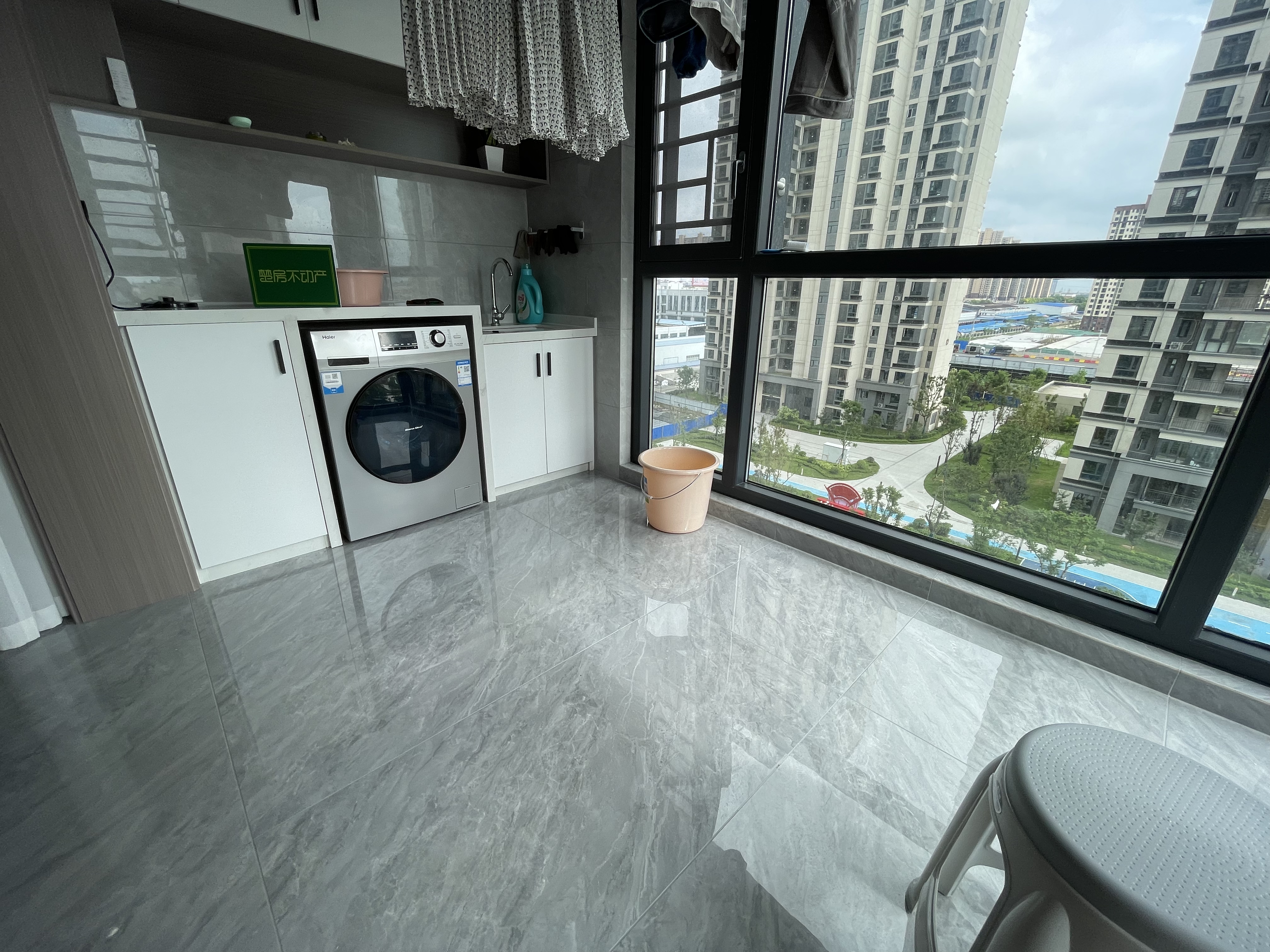 风和日丽全新装修家电都送大阳台视野风景很好周边配套全